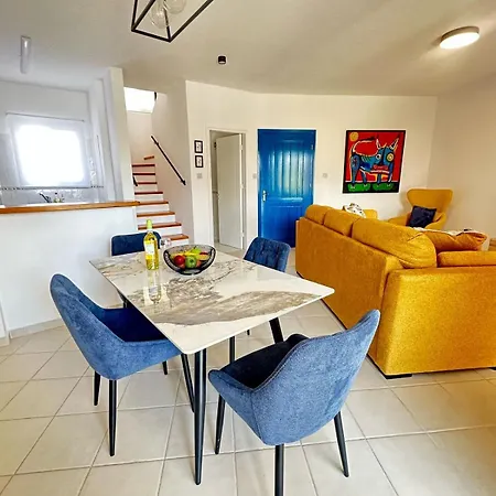 Two Bedroom Marsefino Amazing Townhouse-apartment Apartment *