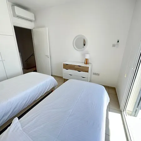 Апартаменты Two Bedroom Marsefino Amazing Townhouse-apartment Пафос