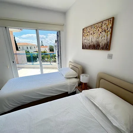 Two Bedroom Marsefino Amazing Townhouse-apartment Апартаменты Пафос